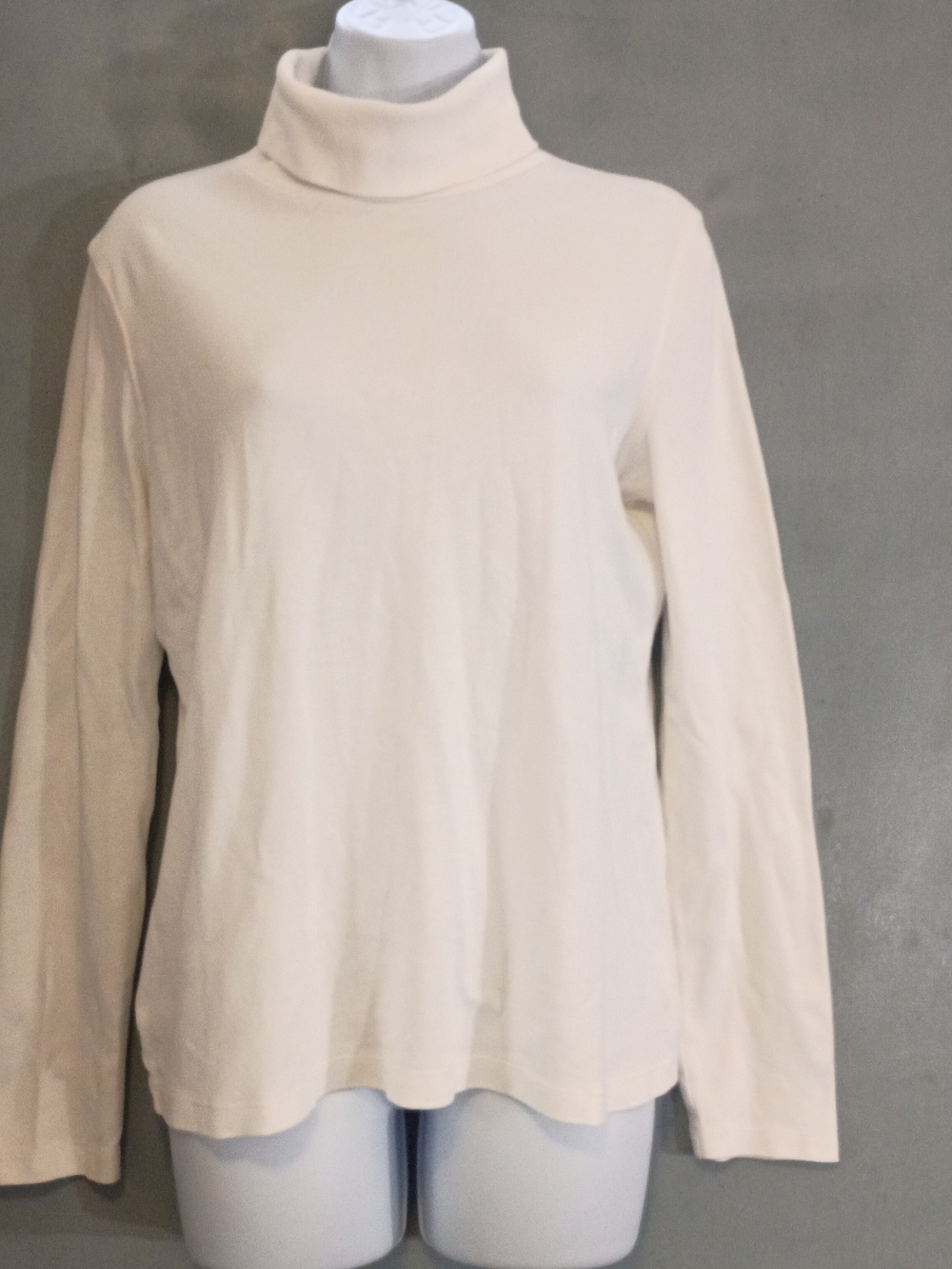 Liz Claiborne Cream Turtleneck Long Sleeve Top